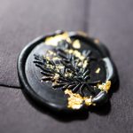 Sigiliu de ceară cu foiță metalică